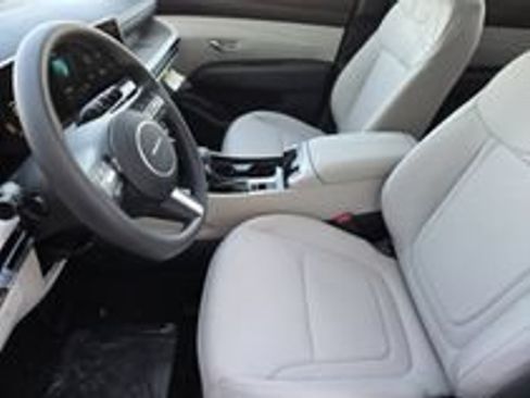 Used 2026 Hyundai Tucson SE FWD image 4