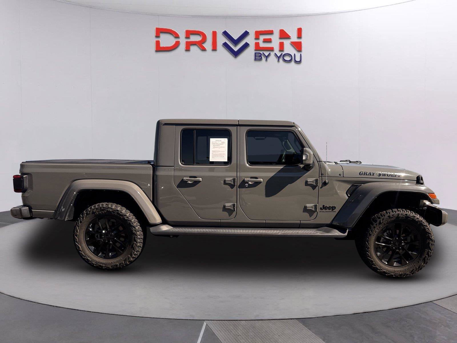Used 2023 Jeep Gladiator Overland AWD/4WD image 2