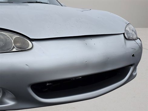 Used 2005 MAZDA MX-5 Miata LS image 9