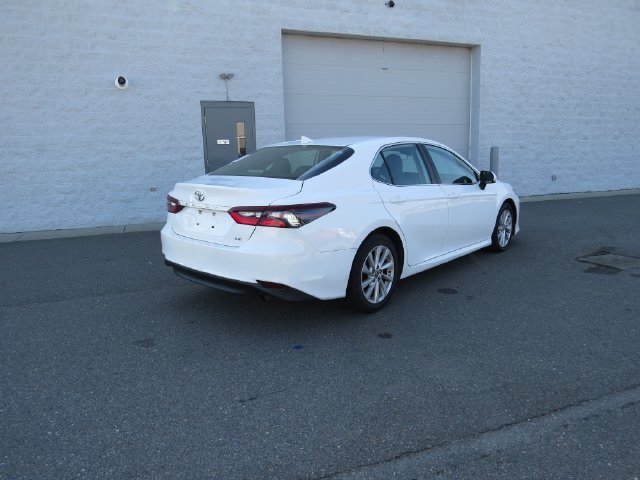 Used 2021 Toyota Camry LE FWD image 3