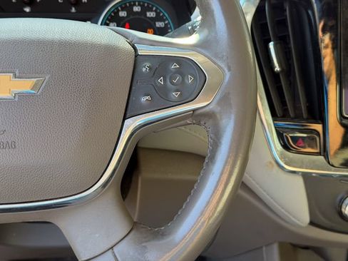 Used 2019 Chevrolet Traverse LT FWD image 11