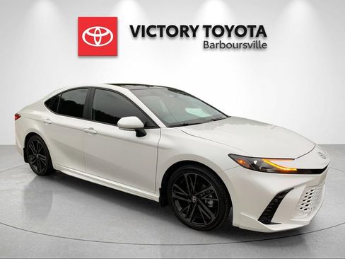 Used 2025 Toyota Camry XSE FWD image 5