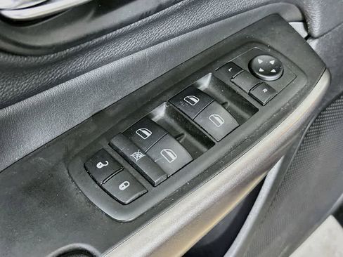 Used 2019 Jeep Cherokee Latitude w/ Popular Appearance Group FWD image 27