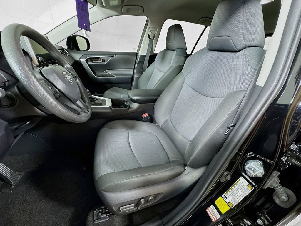 Used 2025 Toyota RAV4 XLE FWD image 25