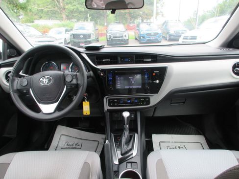 Used 2017 Toyota Corolla LE FWD image 10