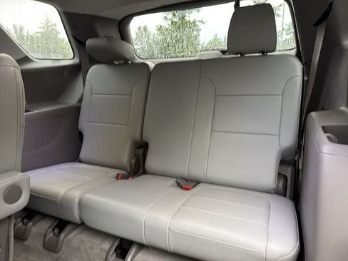 Used 2018 Chevrolet Traverse LT FWD image 12