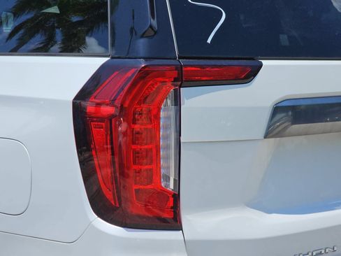 Used 2021 GMC Yukon XL AT4 w/ AT4 Premium Package AWD/4WD image 27