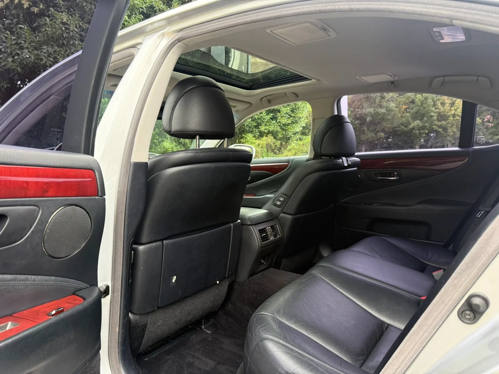 Used 2009 Lexus LS 460 AWD w/ Comfort Seating Pkg image 12