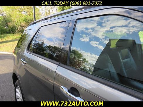 Used 2013 Ford Explorer XLT AWD/4WD image 25