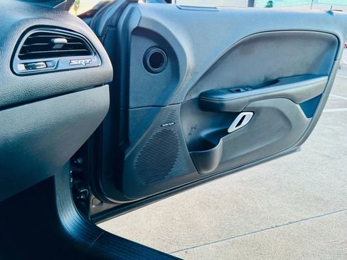 Used 2016 Dodge Challenger SRT w/ Technology Group image 40