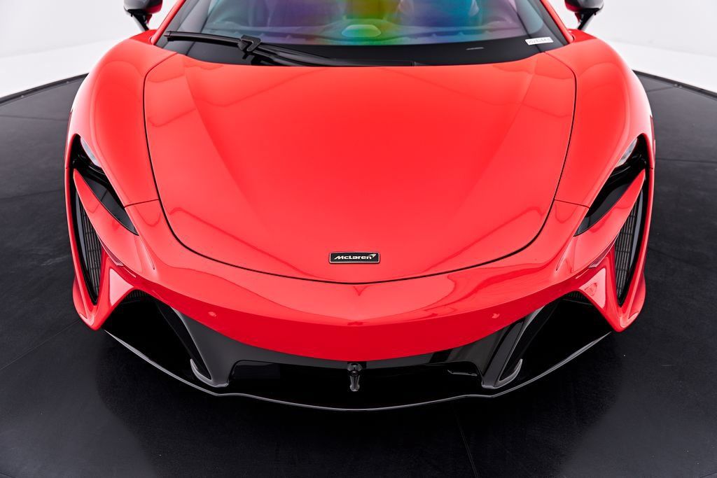 Used 2025 McLaren Artura Spider RWD image 32