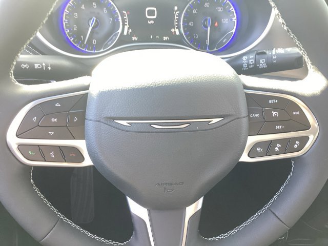 New 2027 Chrysler Pacifica Select AWD/4WD image 12