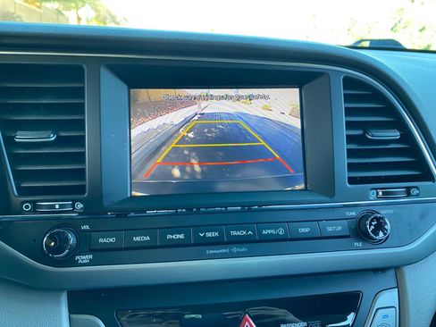 Used 2017 Hyundai Elantra SE image 61