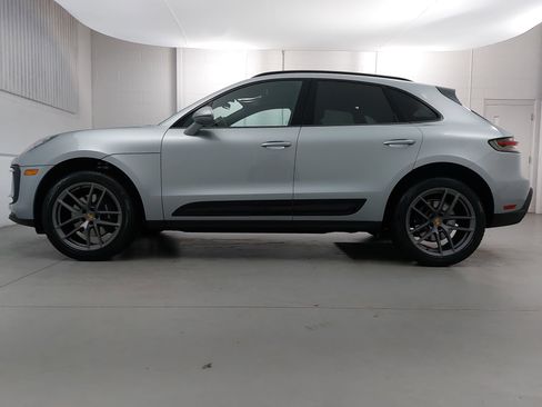Certified 2025 Porsche Macan image 2