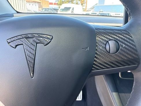 Used 2025 Tesla Model Y Performance AWD/4WD image 17
