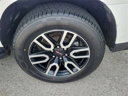 Used 2022 GMC Yukon AT4 w/ Technology Package image 10