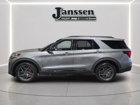 Used 2025 Ford Explorer ST-Line w/ ST-Line Street Pack AWD/4WD image 2