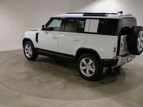 Used 2025 Land Rover Defender 110 S image 3