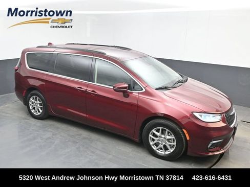 Used 2021 Chrysler Pacifica Touring w/ Cold Weather Group FWD image 1