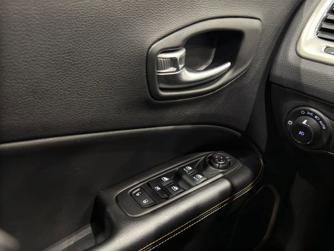 Used 2019 Jeep Compass Latitude image 14