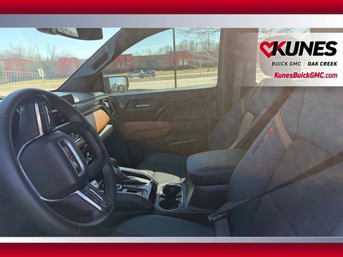 Used 2025 GMC Canyon AT4 image 10