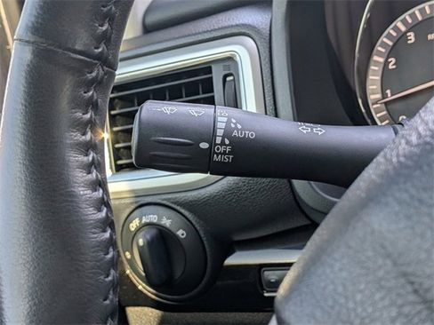 Used 2017 Nissan Titan SV image 29