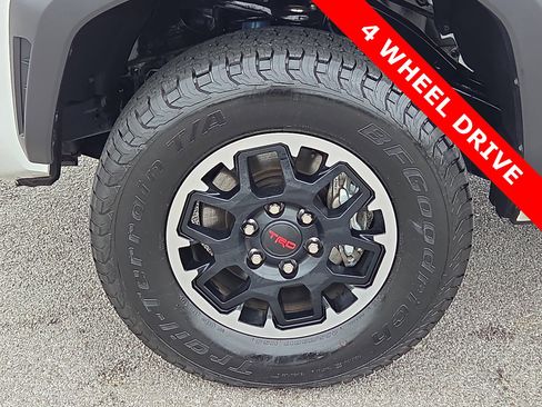 Used 2024 Toyota Tacoma TRD Off-Road AWD/4WD image 7