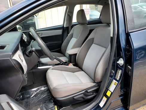Used 2018 Toyota Corolla LE w/ Carpet Mat Package (TMS) FWD image 34