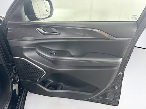 Used 2022 Jeep Grand Cherokee L Laredo w/ Luxury Tech Group I image 33