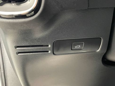 Used 2023 Volvo XC40 Recharge Core w/ Protection Package Premier AWD/4WD image 14