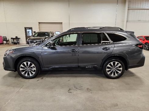 Used 2025 Subaru Outback Limited AWD/4WD image 6