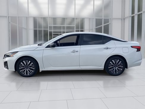 New 2025 Nissan Altima 2.5 SV image 3