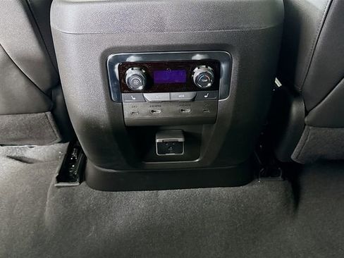 New 2025 Chevrolet Suburban Premier image 30