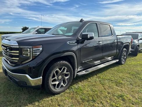 Used 2023 GMC Sierra 1500 SLT w/ SLT Premium Package AWD/4WD image 2
