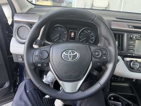 Used 2018 Toyota RAV4 XLE AWD/4WD image 30