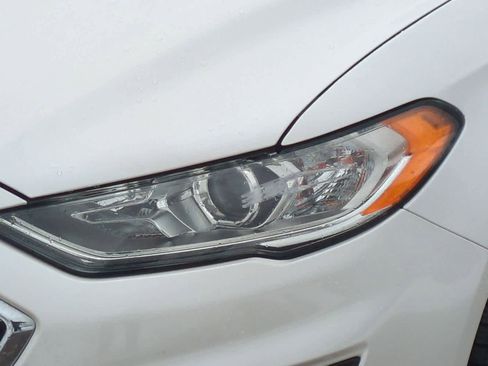 Used 2020 Ford Fusion SE image 11