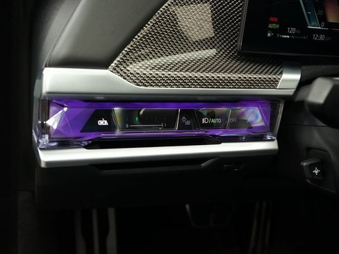 Used 2023 BMW 760i xDrive image 33