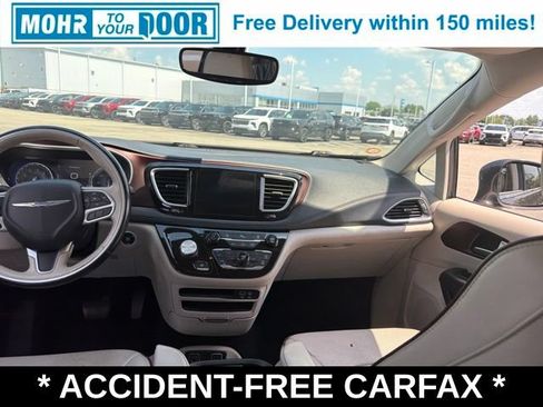 Used 2019 Chrysler Pacifica Limited FWD image 37