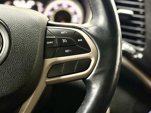 Used 2017 Jeep Cherokee Latitude w/ Cold Weather Group image 18