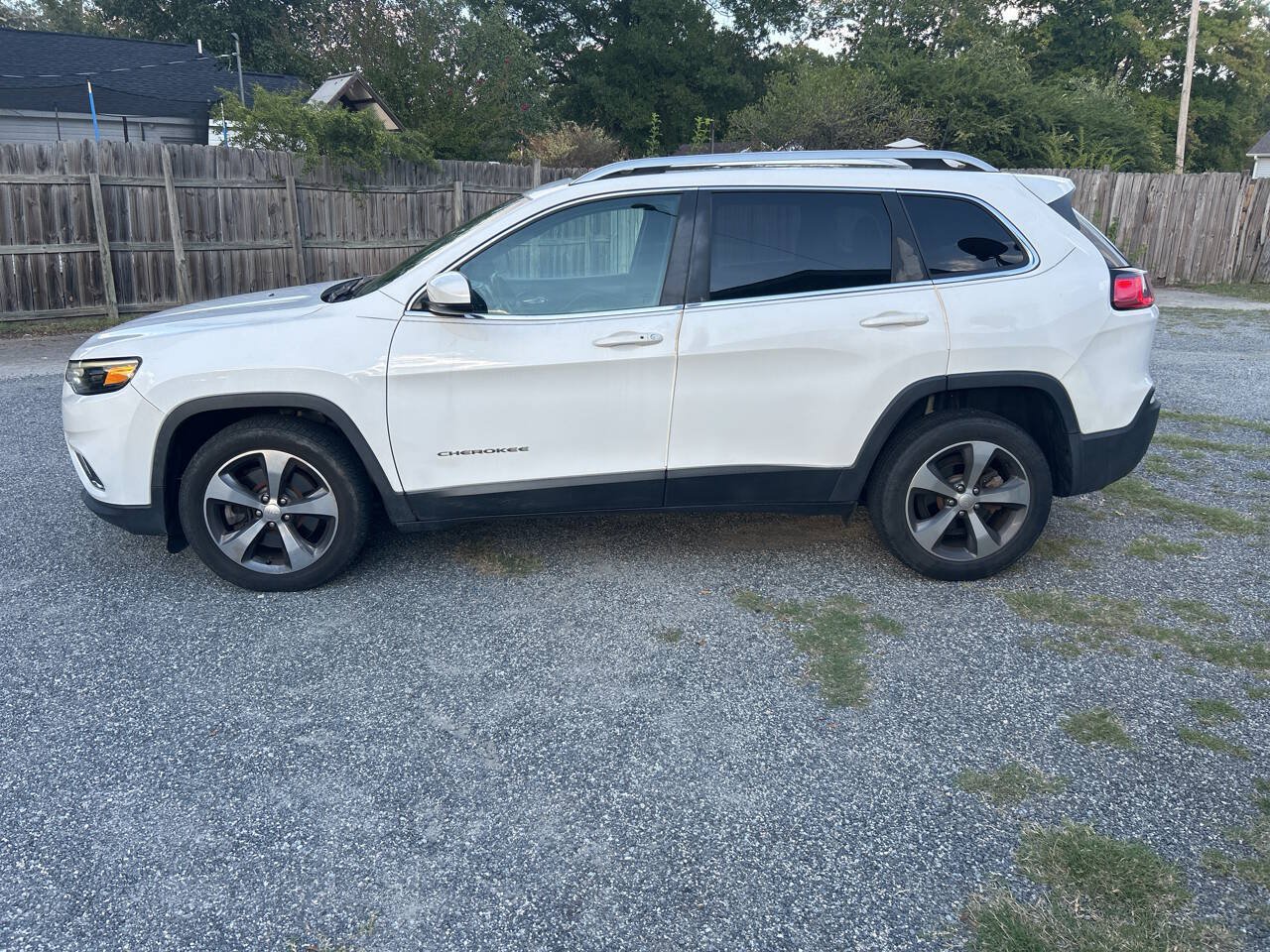 Used 2019 Jeep Cherokee Limited FWD image 7