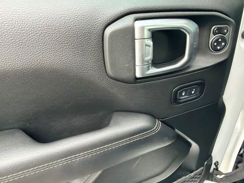 Used 2022 Jeep Wrangler Unlimited Sahara AWD/4WD image 34
