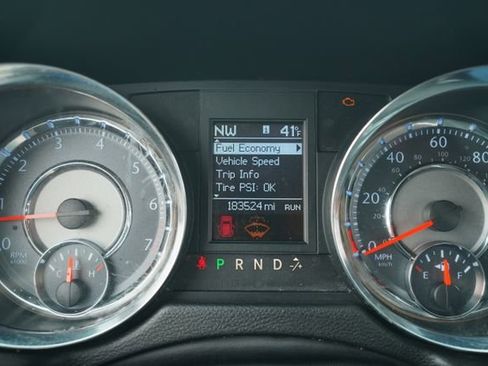 Used 2013 Chrysler Town & Country Touring-L w/ Driver Convenience Group image 32