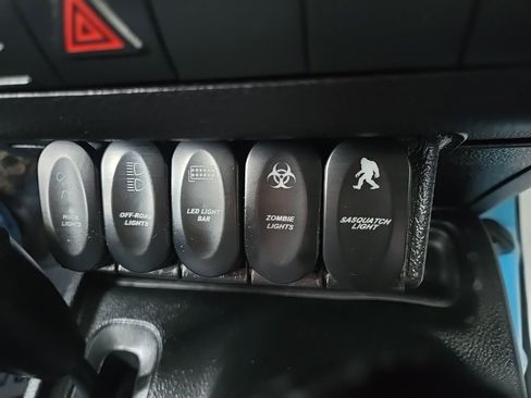 Used 2018 Jeep Wrangler Sport image 59