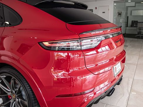 Used 2022 Porsche Cayenne GTS AWD/4WD image 14