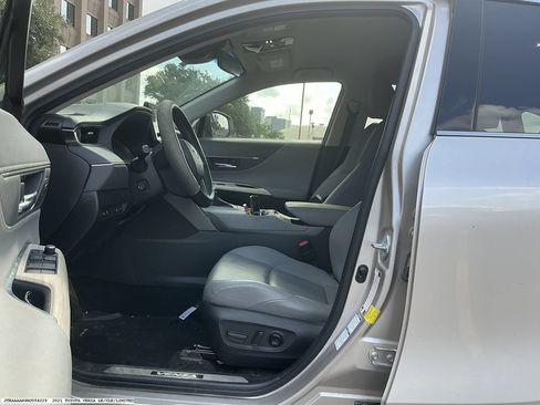 Used 2021 Toyota Venza XLE w/ Softex Package AWD/4WD image 8