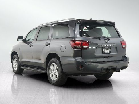Used 2018 Toyota Sequoia SR5 AWD/4WD image 3