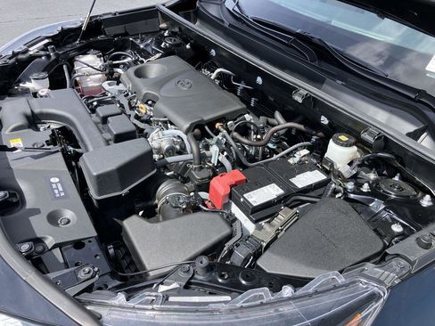 Certified 2025 Toyota RAV4 LE FWD image 33