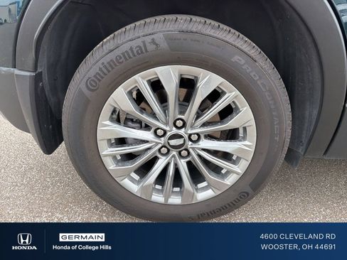Used 2024 Cadillac XT4 Premium Luxury w/ Active Safety Package FWD image 5