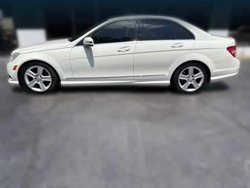 Used 2010 Mercedes-Benz C 300 Sedan image 2