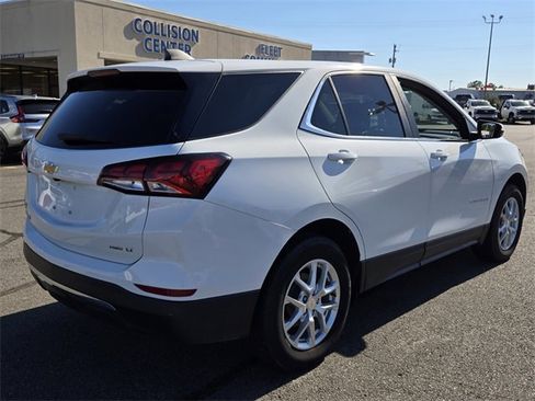 Used 2024 Chevrolet Equinox LT image 3